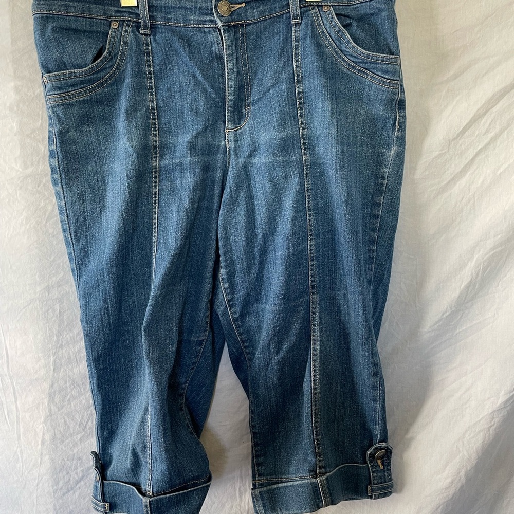 Capris Style & Co.